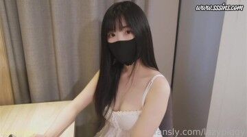 调教闺蜜介绍的小奶狗，颜值女王上线 翘腿坐操大肉棒